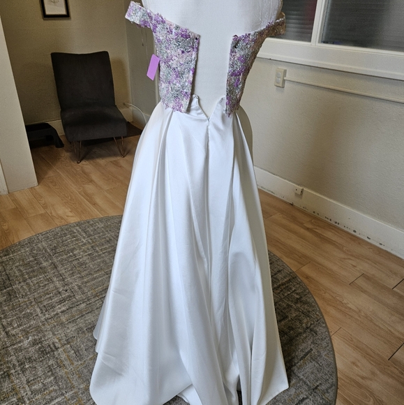 Size 0/2 white/lavender floral shimmer Aline two piece by Ellie Wilde & Ed Young - Picture 5 of 13